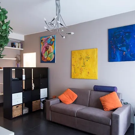 Apartamento High Rise Flat Near Metro Stop Milão